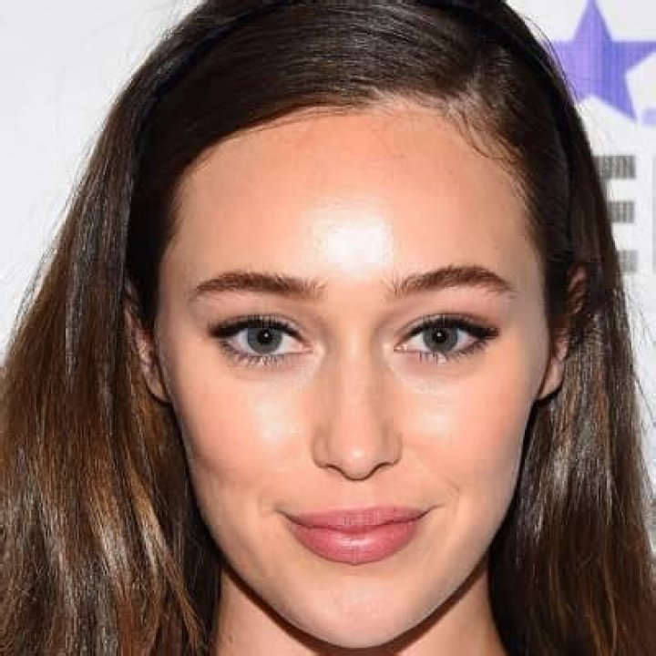 Alycia Debnam-Carey Biography, Age, Height, Husband, Net Worth, Family