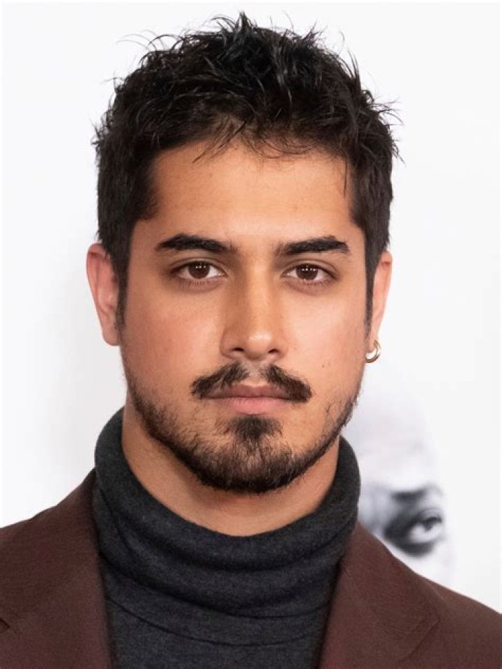 Avan Jogia ·
