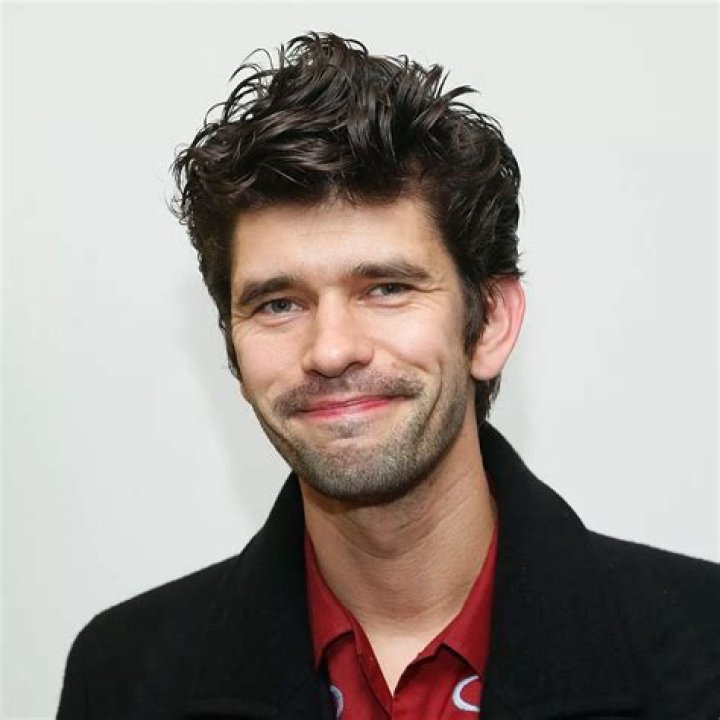 Ben Whishaw Biography, Age, Height, Wife, Net Worth, Family