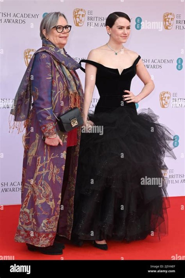 Daisy Ridley Parents: Chris Ridley And Louise Fawkner Corbett