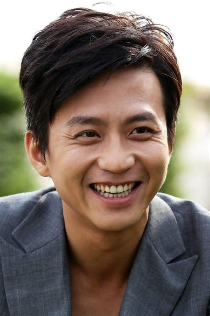 Deng Chao Biography, Age, Height, Wife, Net Worth, Family