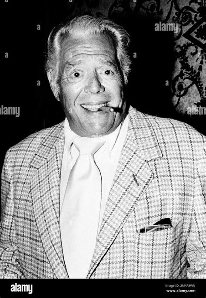 Desi Arnez Hines II biografía, edad, altura, esposo, net worth, familia