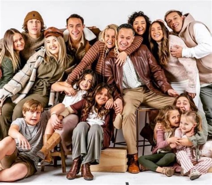 Elizabeth Wolfgramm Biography, Age, Height, Husband, Net Worth, Family