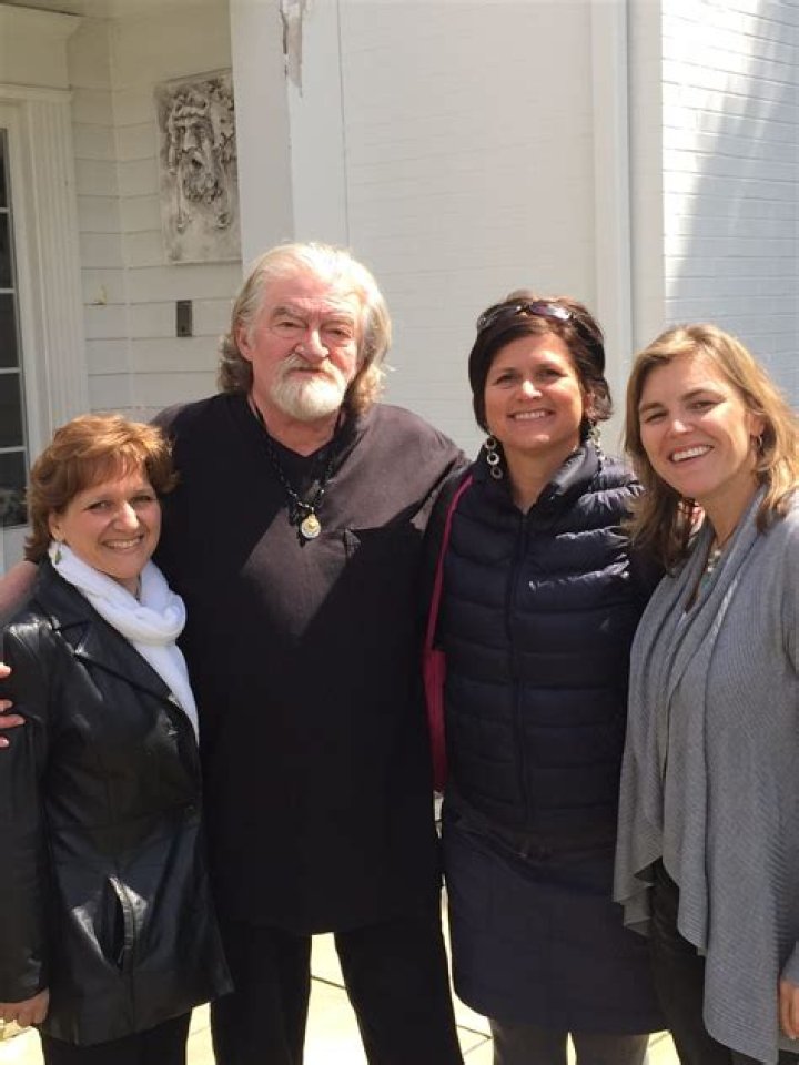 Joe Eszterhas Biography, Age, Height, Wife, Net Worth, Family