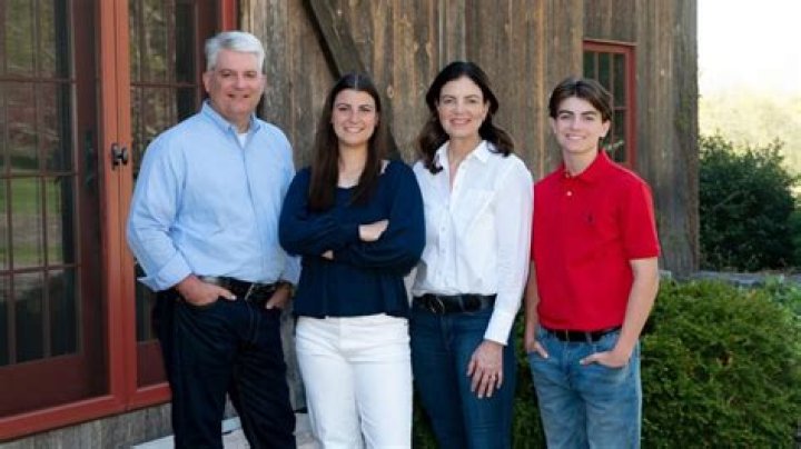 Kelly Ayotte Biography, Age, Height, Husband, Net Worth, Family