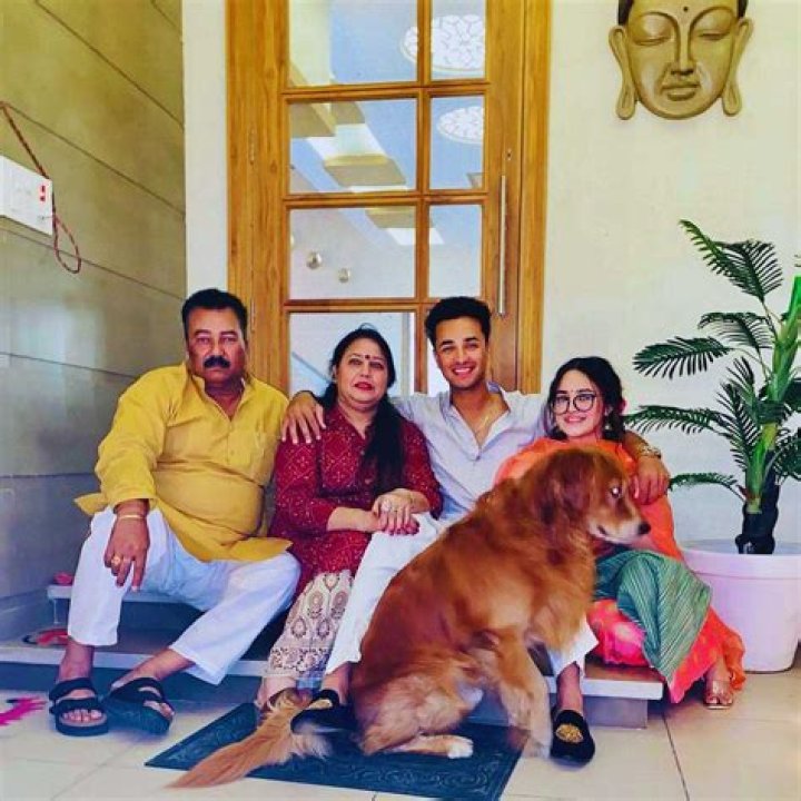 Krushna Abhishek Biography, Age, Height, Wife, Net Worth, Family