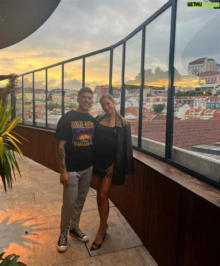 Natasha Calis Biography, Age, Height, Husband, Net Worth, Family