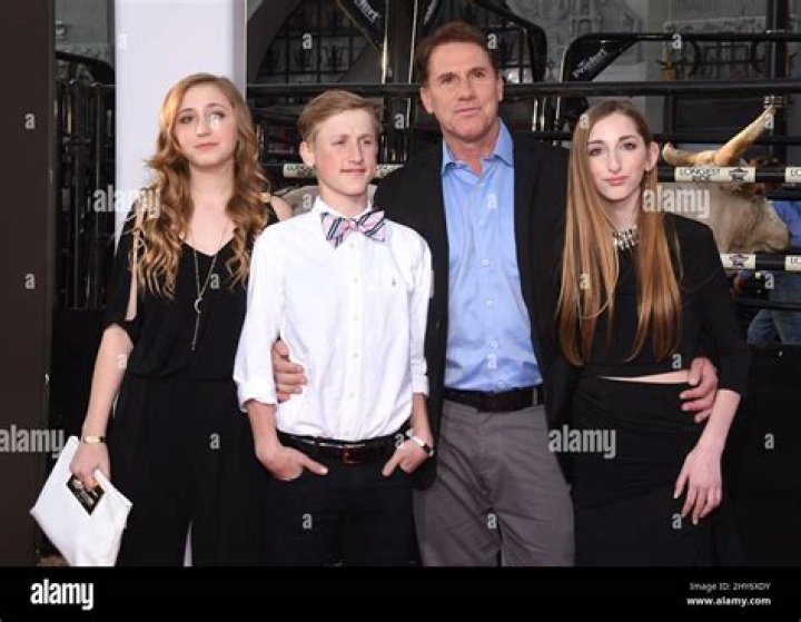 Nicholas Sparks Biography, Age, Height, Wife, Net Worth, Family