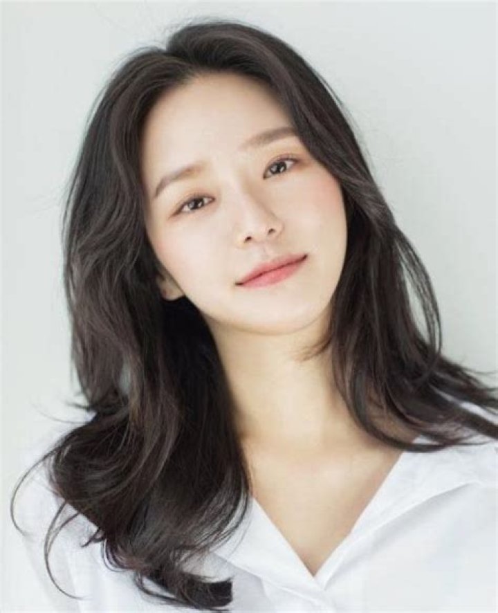 Park Gyu-ri Biography, Age, Height, Husband, Net Worth, Family