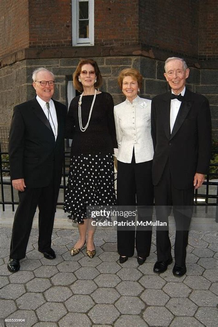 Robert Goelet Jr. Biography, Age, Height, Wife, Net Worth, Family