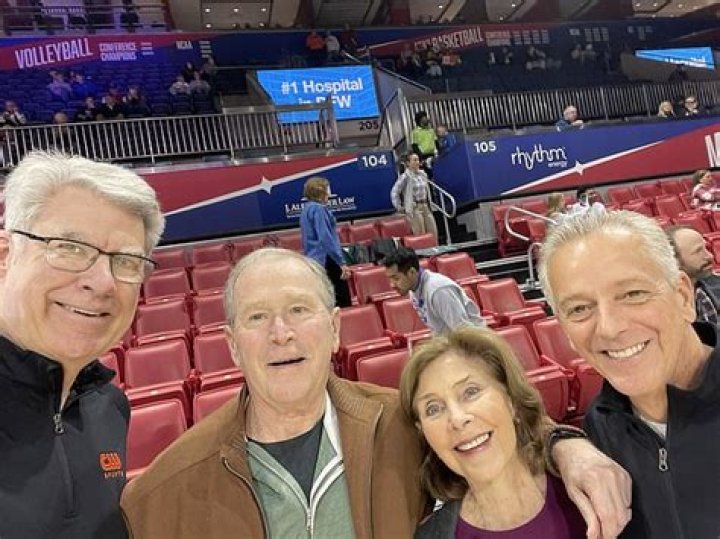 Thom Brennaman Biography, Age, Height, Wife, Net Worth, Family