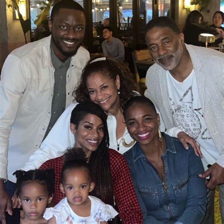 Vivian Nixon Biography, Age, Height, Husband, Net Worth, Family