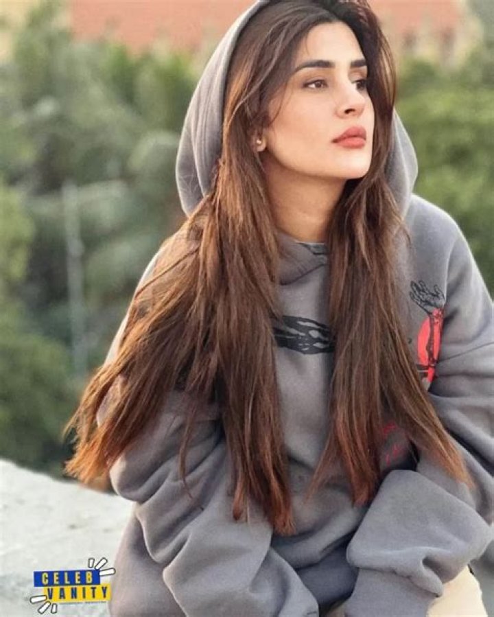 What Is Kubra Khan And Qamar Javed Bajwa Relationship? Story Explained